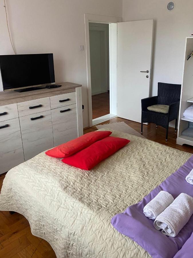 Appartement Mala Oaza à Čačak Extérieur photo