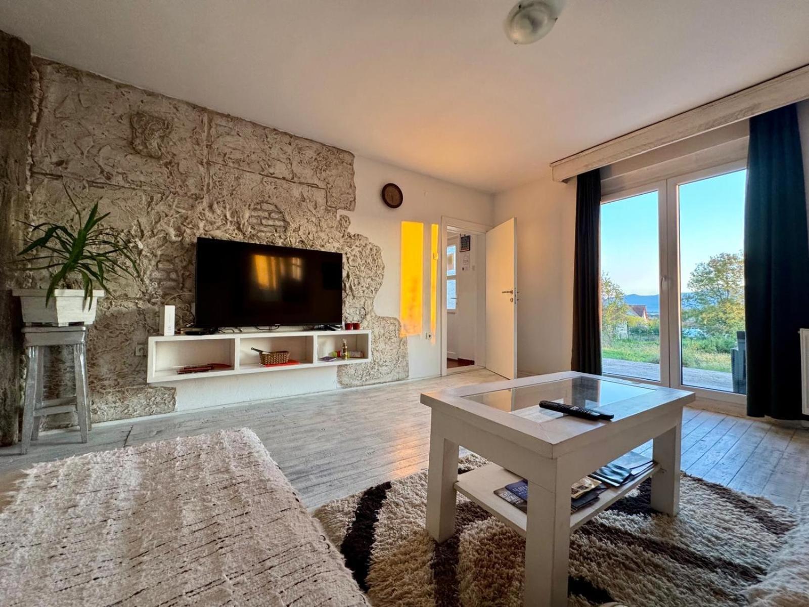 Appartement Mala Oaza à Čačak Extérieur photo