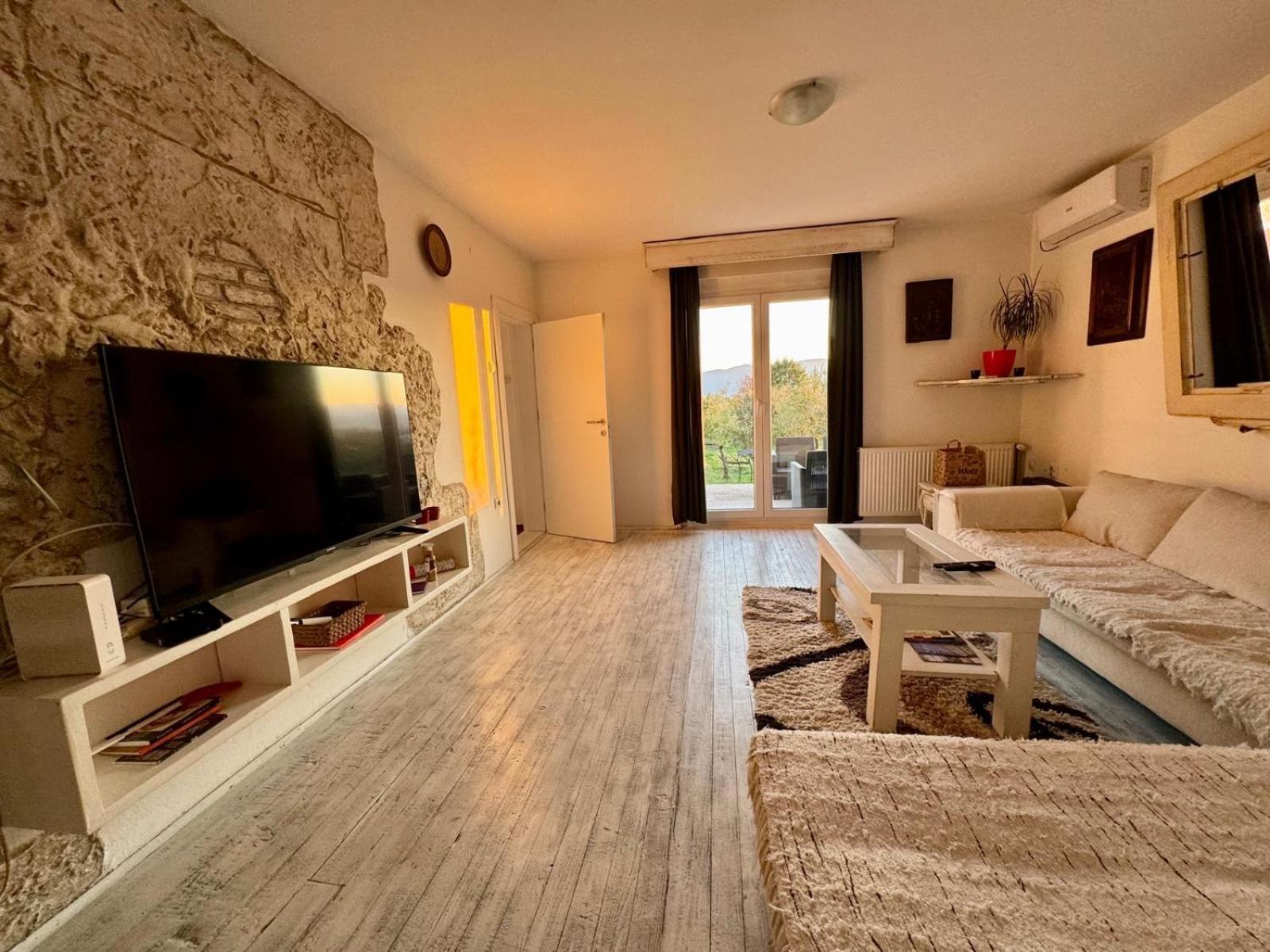Appartement Mala Oaza à Čačak Extérieur photo